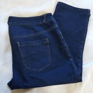 Plus size stretchy capris blue jeans.